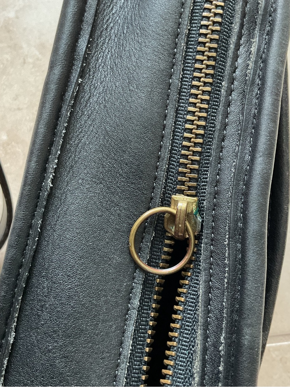 Vintage Coach Black Leather Swingpack 9974 Multi-Compartment Bag - Picture 14 of 16
